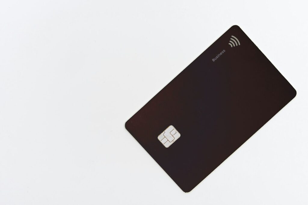 Black credit card with a chip – do prepaid credit cards boost credit scores